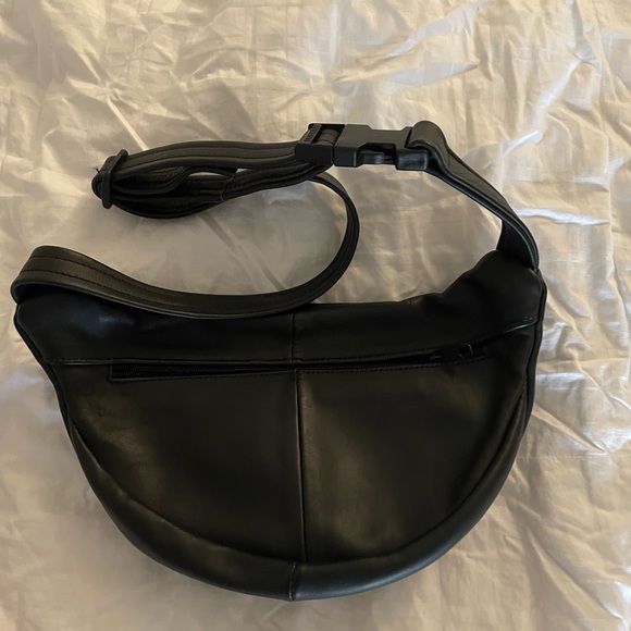 Vintage Genuine Leather Black Fanny pack - adjustable - like new - Picture 3 of 4